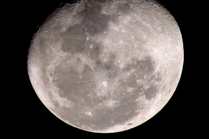 Astronauții au transmis noi imagini cu Luna (Foto: Profimedia)