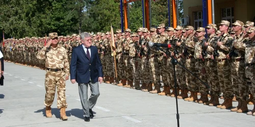 Ministrul Apărării Naţionale i-a salutat pe soldaii vrânceni