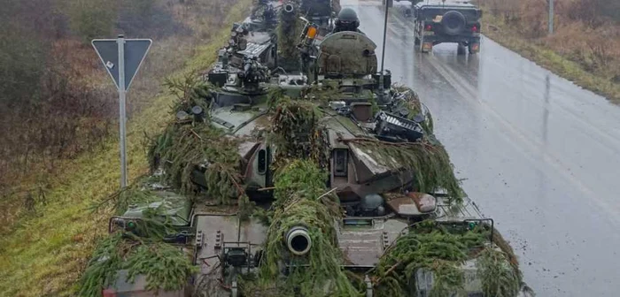 Tanchiştii români se antrenează cu aliaţii NATO FOTO MApN