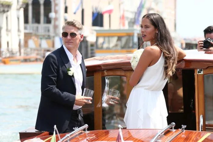 
    Ana Ivanovic si Bastian Schweinsteiger au venit cu barca la bisericaFOTO: Splashnews  