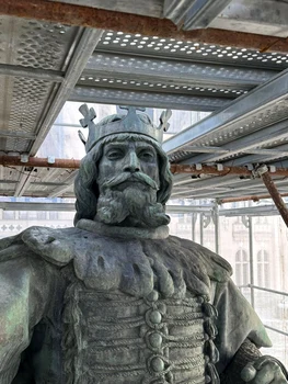 Restaurarea statuii lui Ștefan cel Mare de la Iași (© Facebook / Mihai Chirica)  
