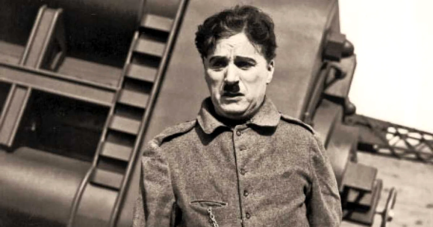 Charlie Chaplin, în „Dictatorul“, primul film vorbit al actorului britanic