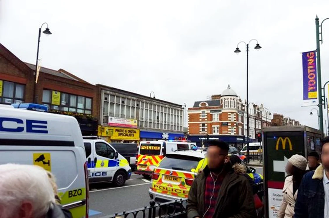 
    Staţia de metrou Tooting Broadway a fost evacutatăFoto: Twitter  
