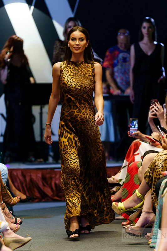 Geanina Ilieș la Soirées de la Mode by Alin Gălățescu. FOTO: Remus Nicolaescu