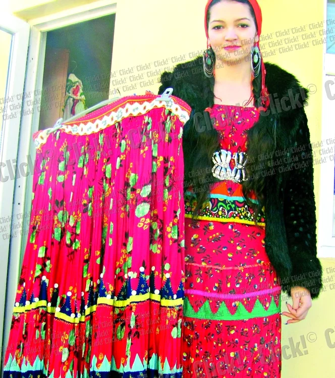 
    Fustă- 400 lei (Fotografii: Ramona Găină)  
