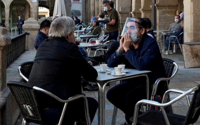 Terasa redeschisă la Ourense, Galicia FOTO EPA-EFE