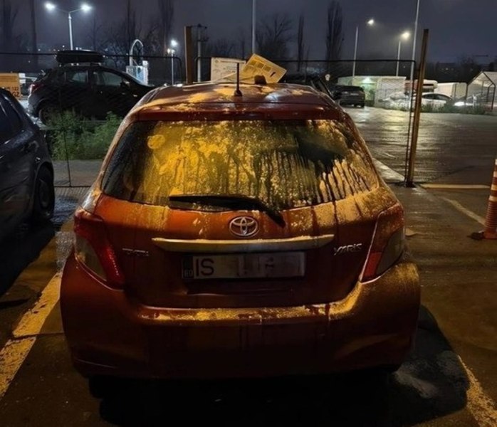 Scandal sentimental: un bărbat şi-a găsit maşina „ornată” cu făină, lapte şi ouă de Ziua Națională. Ce scria în bileţelul lăsat pe parbriz