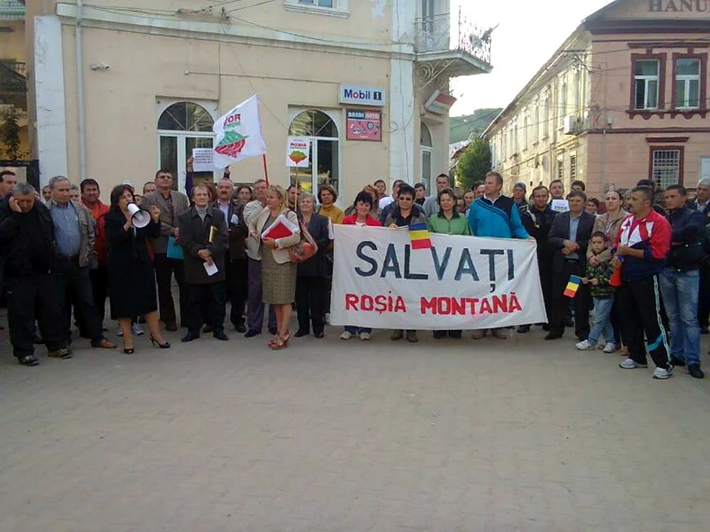 Protestatarii din Cîmpeni. Foto Crsiti Vîrciu