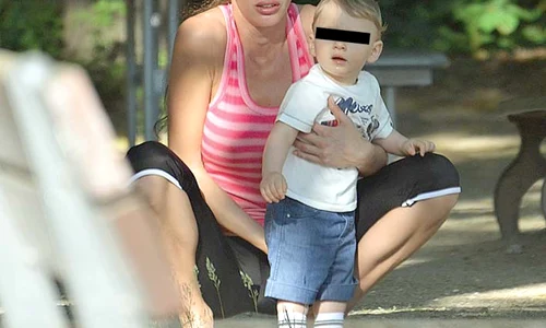 Alina şi băieţelul ei, George (3 ani) jpeg