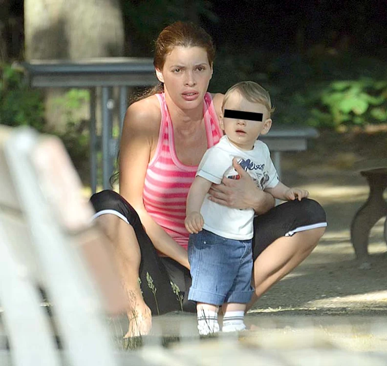 Alina şi băieţelul ei, George (3 ani)