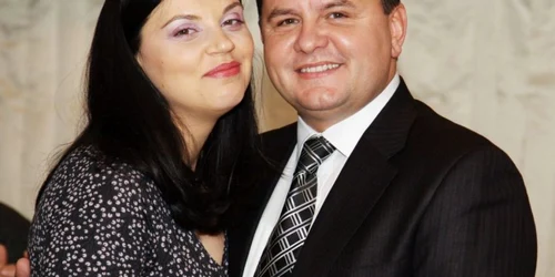 Primarul Constantin Boşcodeală, alături de soţia sa