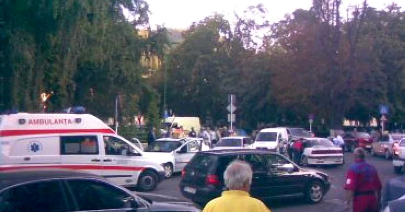 Braşov: Ambuteiaj chiar sub ochii poliţiei / FOTOGALERIE