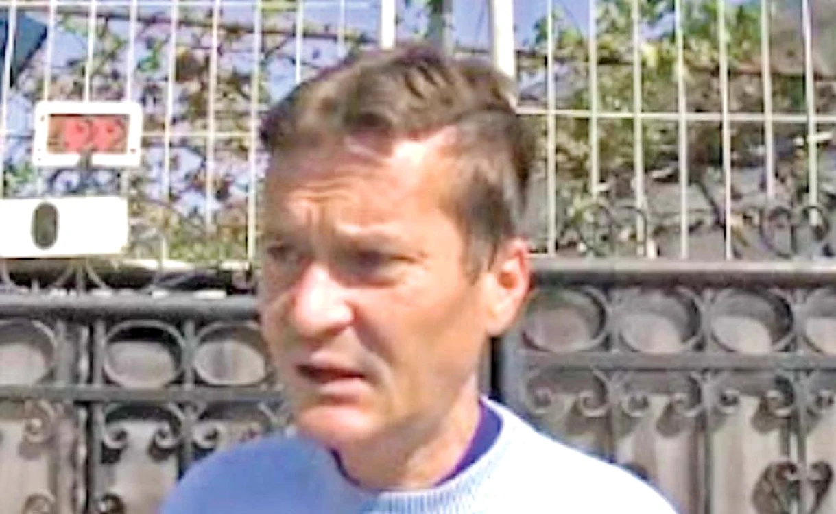 
    Haos în şcolile din România! Un învăţător din Dolj a fost reclamat că a scăpat sticla cu băutură în faţa copiilor  