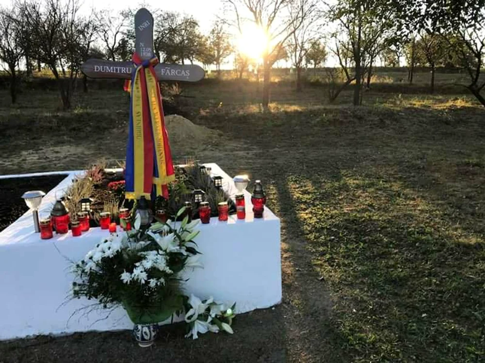 Dumitru Fărcaș este înmormântat în grădina casei părintești din comuna Groș, Maramureș
