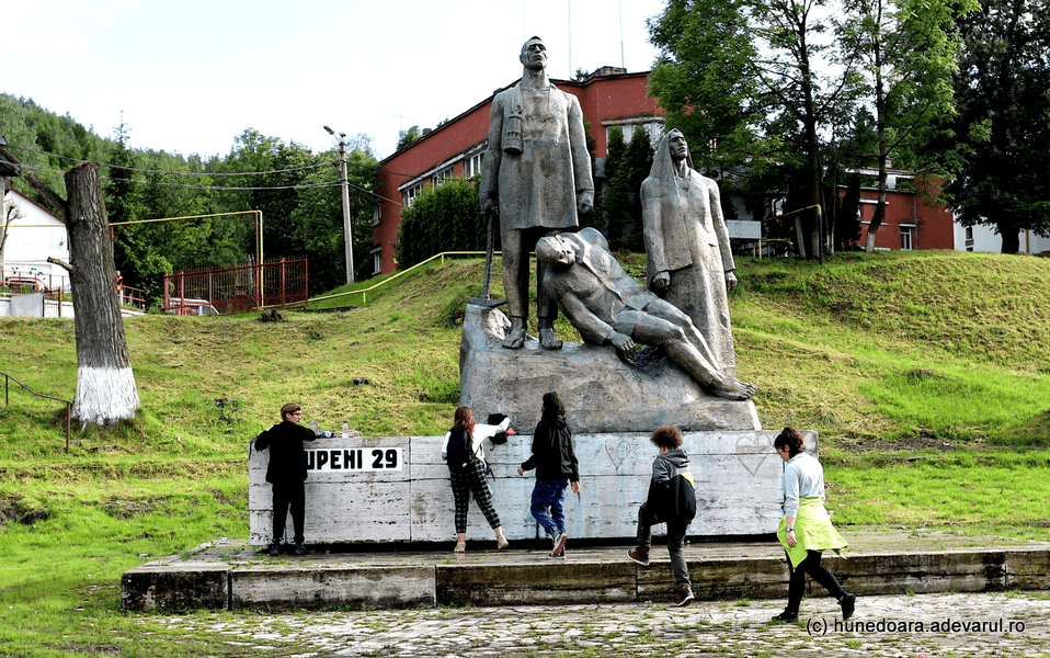 Sfârșitul mineritului în Lupeni, orașul care a supraviețuit din cărbune un secol și jumătate VIDEO