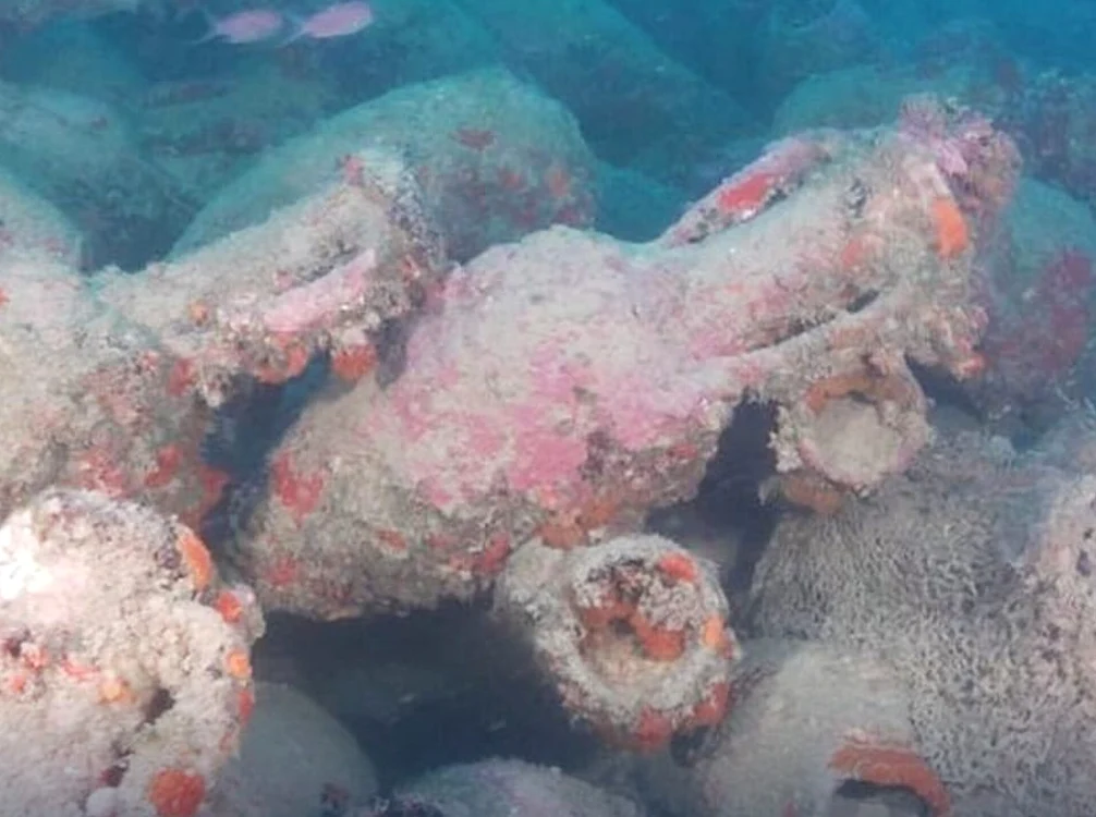 Amfore vechi descoperite într-o epoavă a unui vas roman