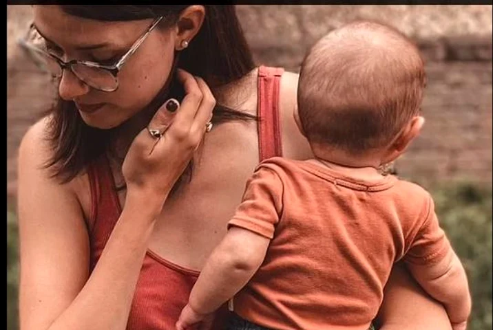 Micuţa, împreună  cu mama ei,  înainte de  nenorocire. Fotografii: Instagram, Twitter