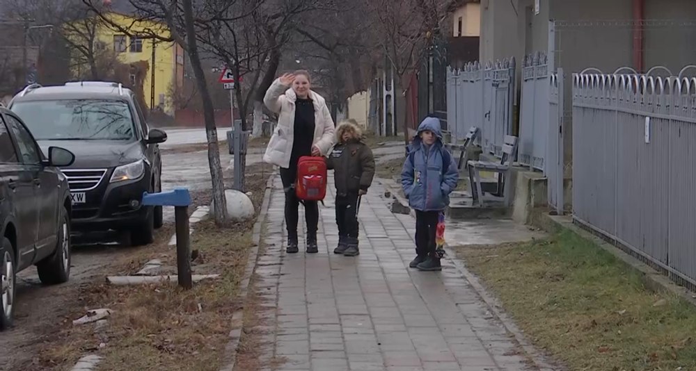 Cum a reușit o școală de la țară să aducă elevii sărmani în bănci. La toamnă înființează încă două clase VIDEO