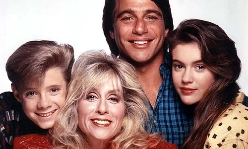 The Family whos the boss 2283176 542 650 jpeg