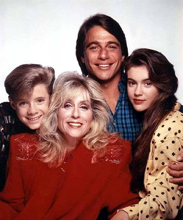  The Family whos the boss 2283176 542 650 jpeg