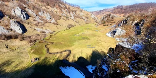 fundatura ponorului primavara foto tiberiu maris facebook