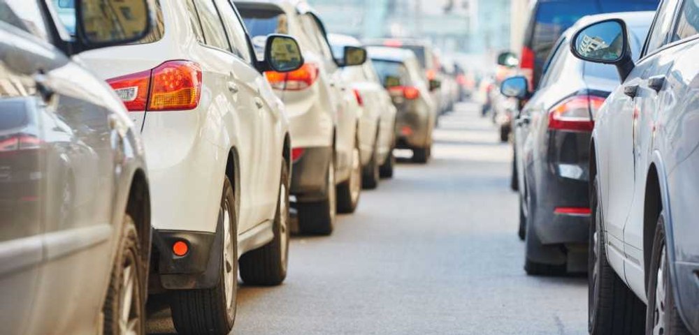 Aglomerație înainte de mini-vacanță: Coloană de mașini de 6 kilometri la intrare în Capitală 