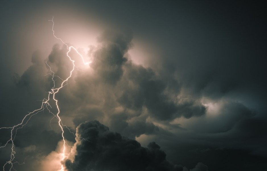 Vijelii și descărcări electrice în Dobrogea și nordul Munten