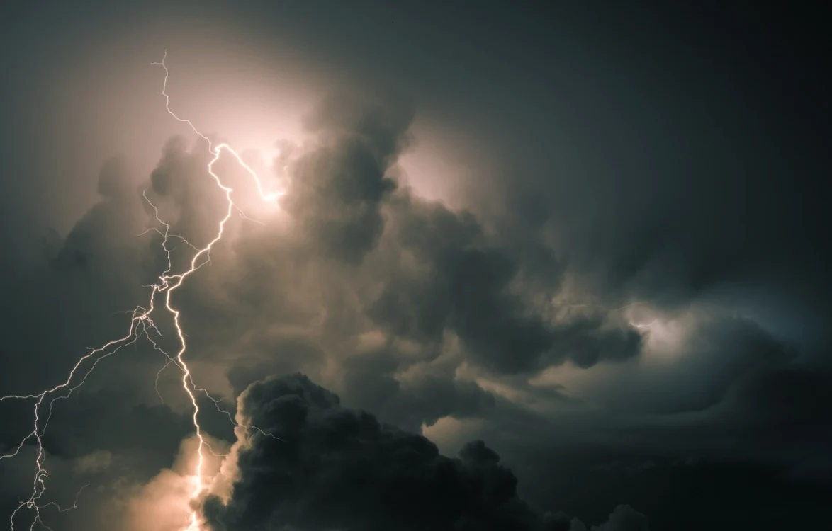 ANM a emis coduri galbene pentru luni și marți FOTO Shutterstock