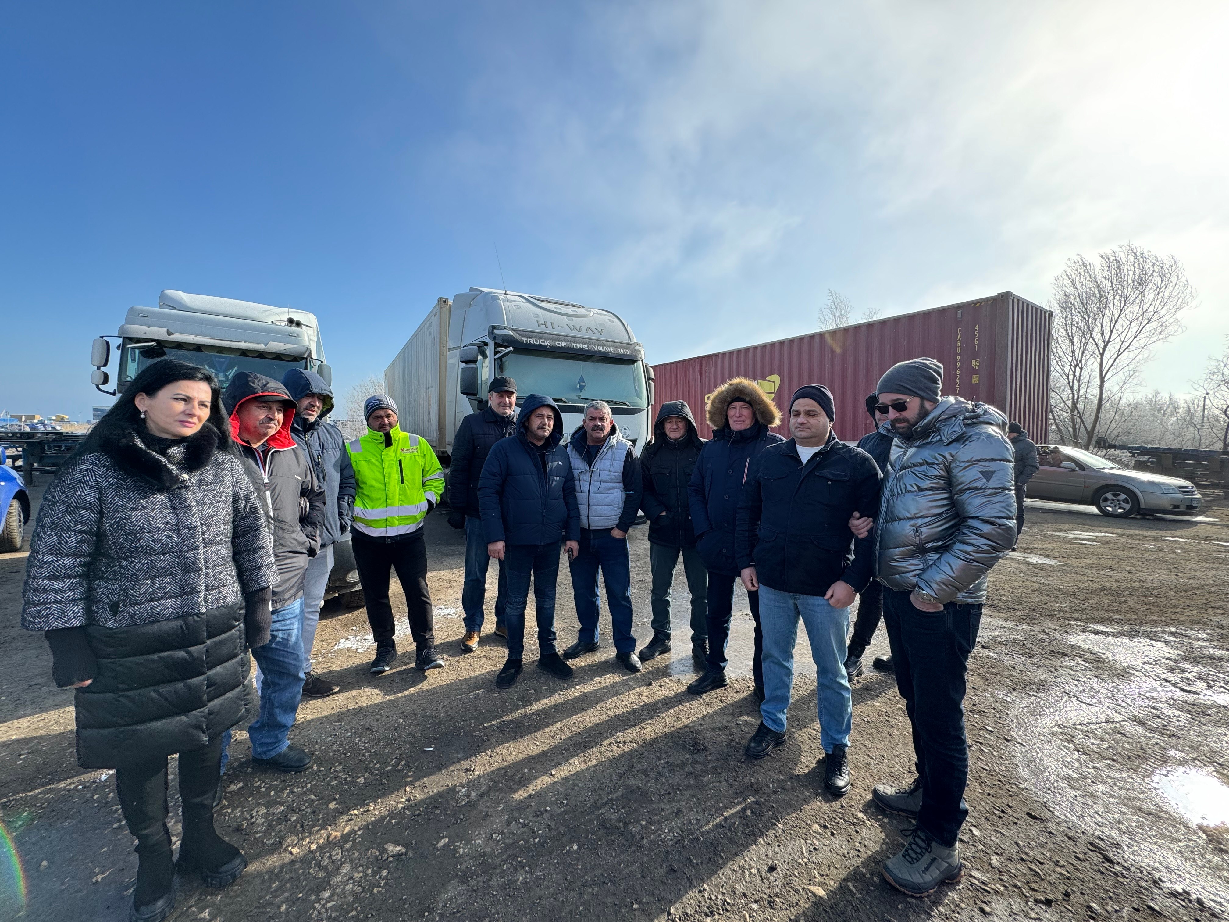 Transportatorii se revolta impotriva situatiei de la Portul Constanța. Transportatorii se revolta impotriva situatiei de la Portul Constanța.