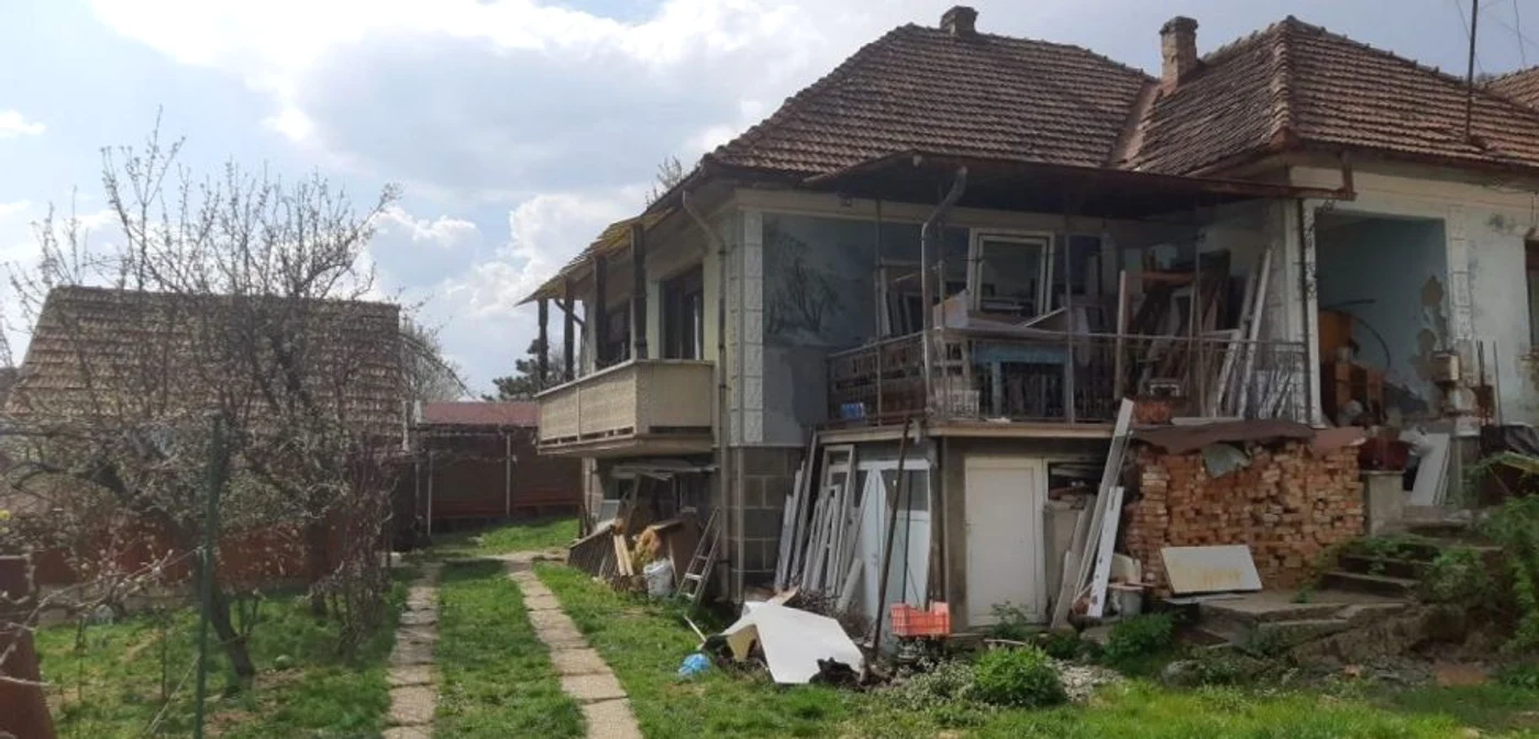 Aleea pe care o împărţeau cei doi vecini a fost motivul conflictului dintre cei doi. FOTO: Arhivă