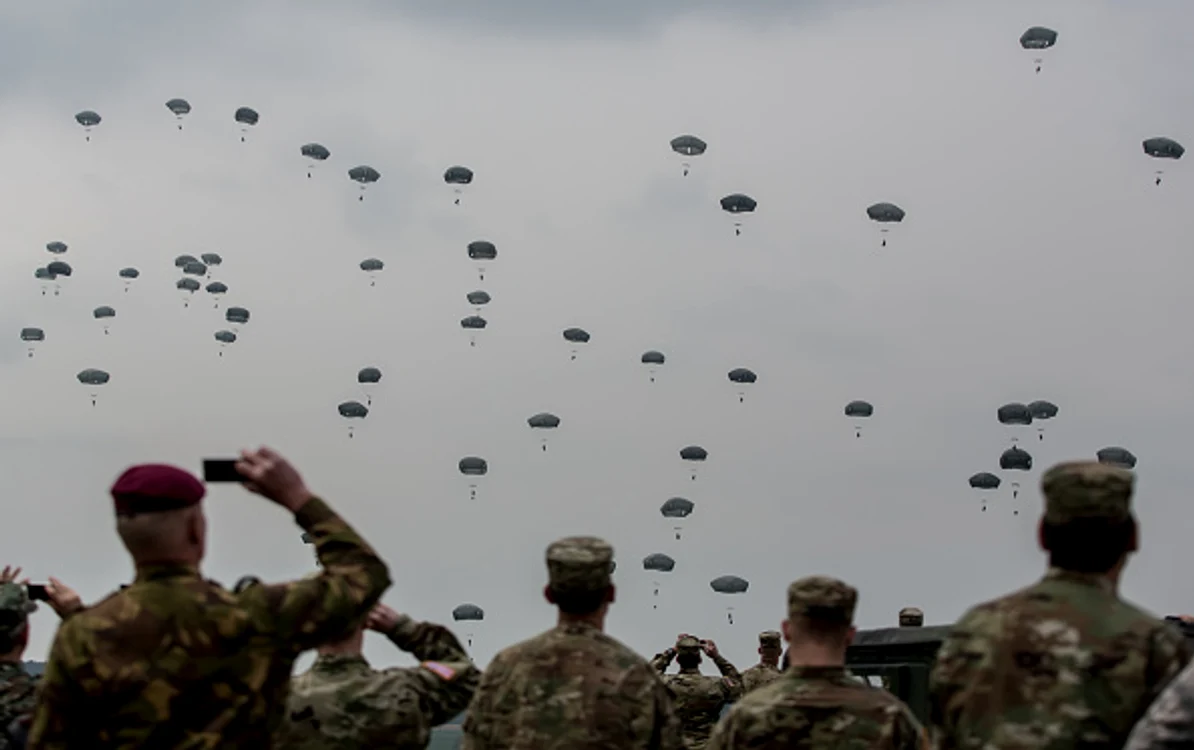 
    NATO desfășoară cel mai amplu exercițiu militar de le sfârșitul Războiului Rece și până în prezentFoto Getty  