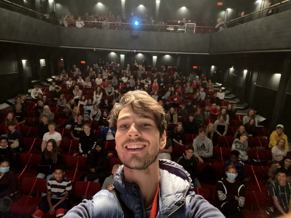 Anghel Damian in sala de film