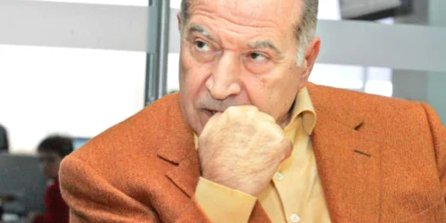 Dan Voiculescu „strânge cureaua“ în grupul Intact