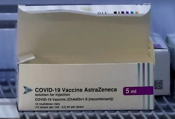 Zilele acestea se decide soarta vaccinului produs de compania anglo-suedeză Oxfort-AstraZeneca