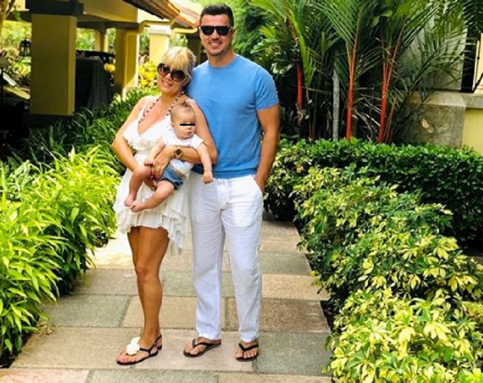 Elena Udrea radiază de fericire alături de logodnicul cu 13 ani mai tânăr şi fiica lor, Eva Maria 