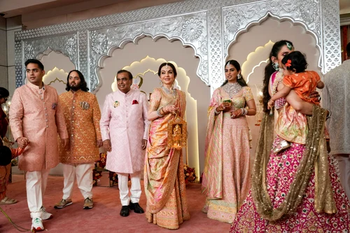 Anant Ambani și familia Ambani la nuntă. Foto: Profimedia profimedia 0889437532