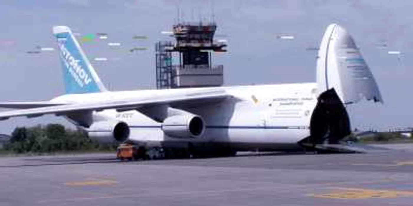 An-124, una dintre cele mai mari aeronave din lume