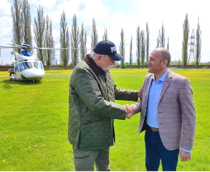 Ion Țiriac a descins cu elicopterul la Jimbolia. Se ducea la o partidă de vânătoare în Serbia