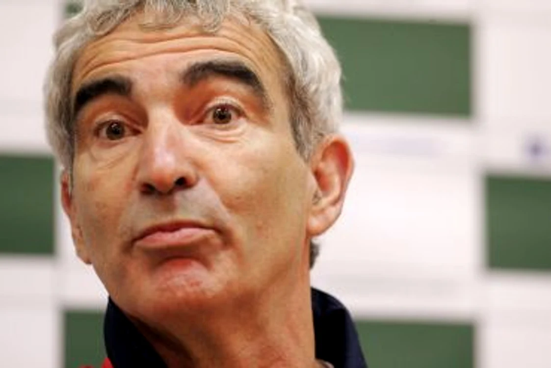 
    Domenech este precaut  