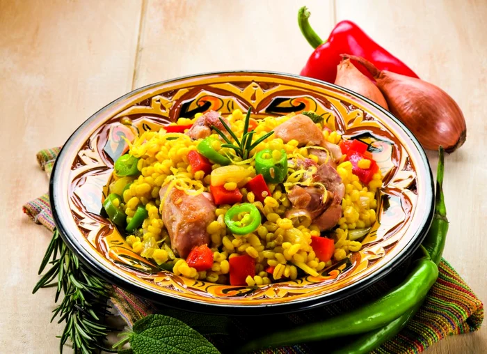 paella cu carne de porc jpeg