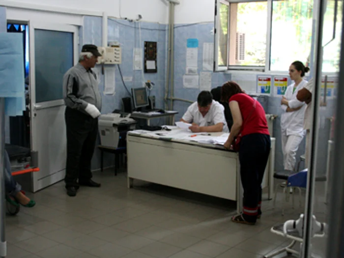 Botoşani: Spitalele, falimentate de sporurile medicilor
