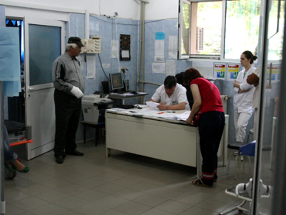 Botoşani: Spitalele, falimentate de sporurile  medicilor