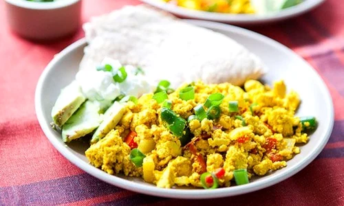 salata calda tofu dovlecel jpeg
