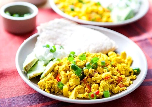 salata calda tofu dovlecel jpeg