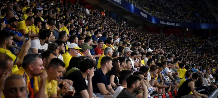Fanii români au venit în număr mare la meciul cu Spania. Foto Alex Nicodim