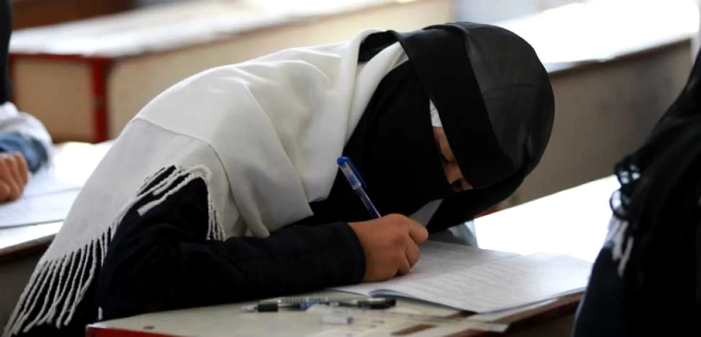 PROIECT Acoperirea feţei, interzisă
în instituţiile de învăţământ. FOTO AFP