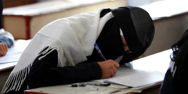 studenta musulamana niqab - burka FOTO AFP