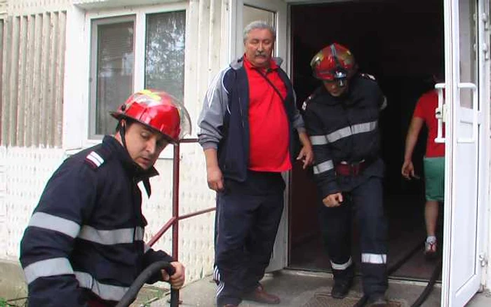 Pompierii au stâns focul în mai puţin de jumătate de oră FOTO:arhiva adevarul