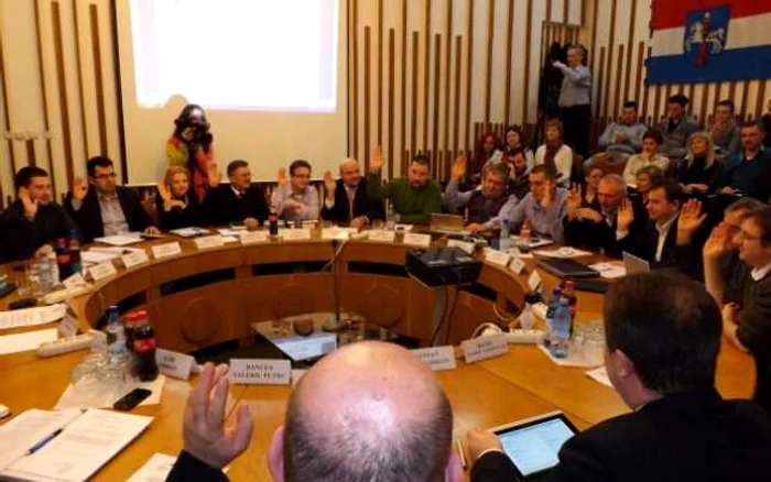 Consilierii municipali au aprobat joi, în şedinţă extraordinară, bugetul
local de venituri şi cheltuieli al municipiului Satu Mare pe anul 2015. FOTO - satmareanul.net