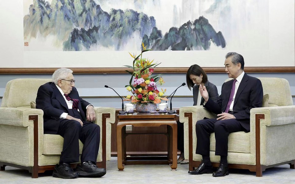Henry Kissinger, vizită la Beijing. China transmite că nu poate fi îngrădită